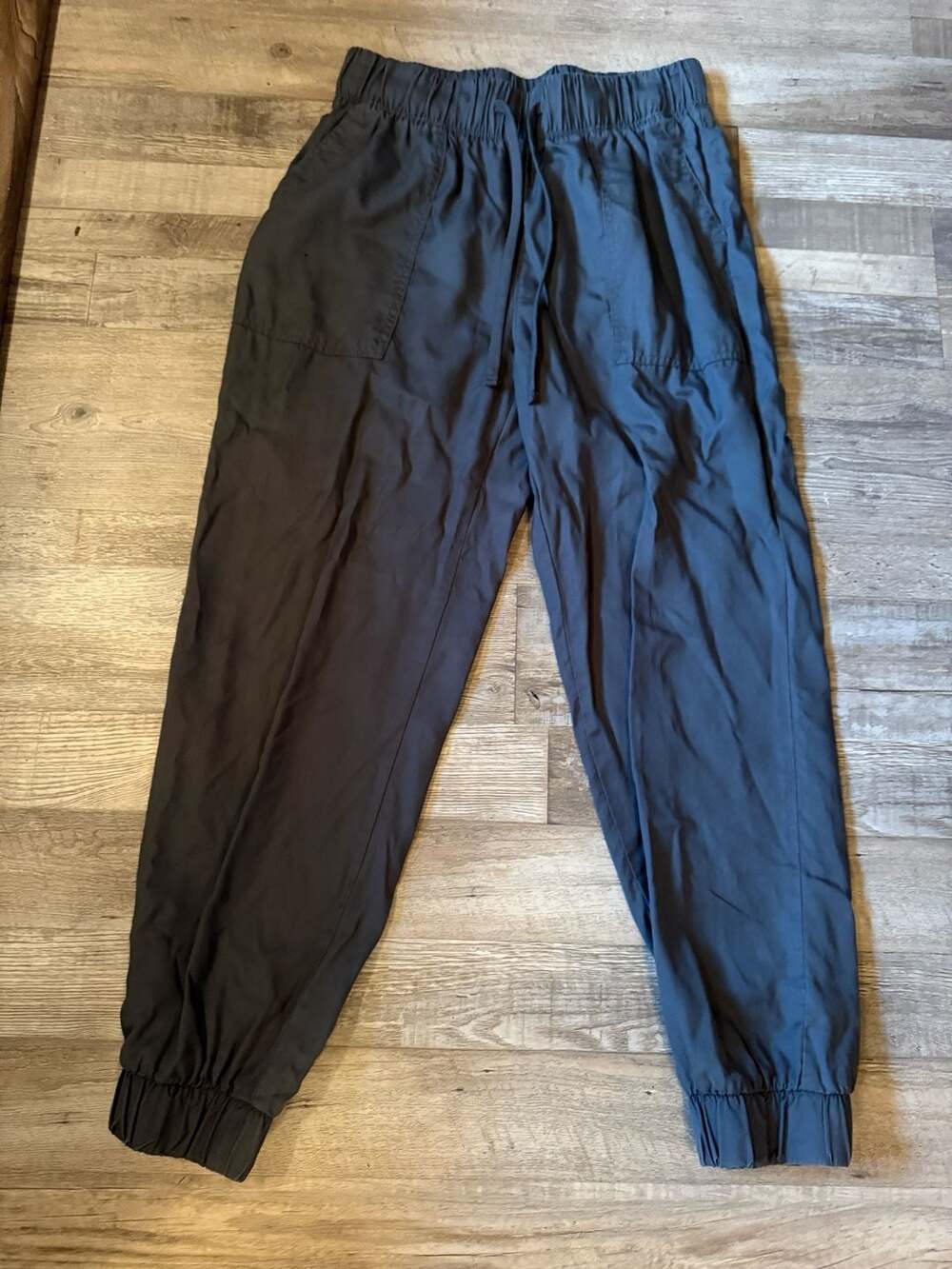 Universal Thread One Dri-FIT Woven High-Rise 7/8 Joggers size M
